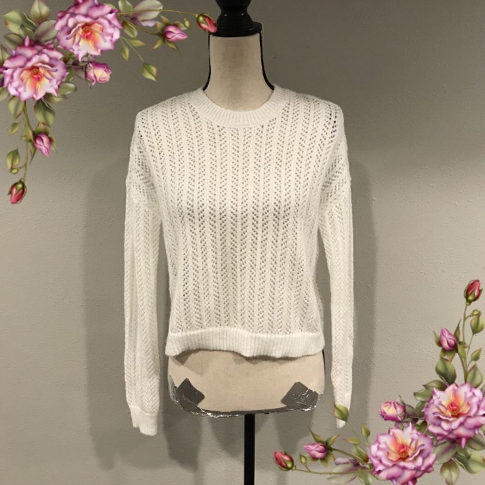 Cute white crop sweater‎